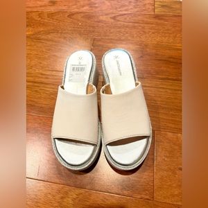 Beautiful Johnston&Murphy slide- new